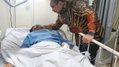 Menteri Agama Gus Yaqut Jenguk Korban Penganiayaan David di RS Medika Permata Hijau