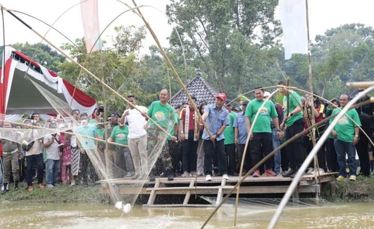 Tangkap Ikan, Imbau Warga Jangan Pakai Racun dan Setrum