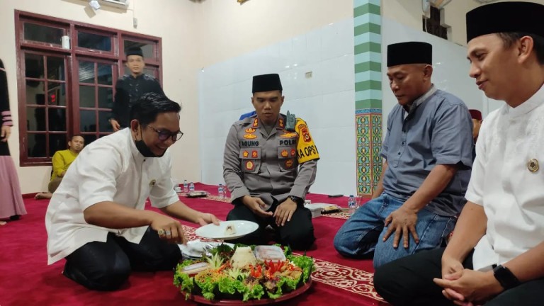 Peringati HPN dan HUT PWI Polres OKUT Bersama PWI OKUT Gelar Doa Bersama