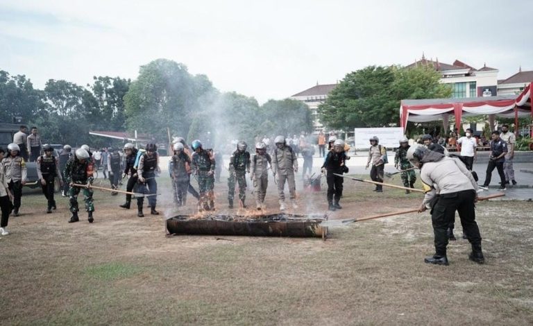 Semua Pihak Harus Bersinergi Antisipasi Karhutbunla