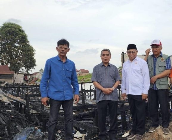 Bantu Korban Kebakaran di Desa Ibul Besar III, Ketua DPW PKS Sumsel Terjun ke Lokasi