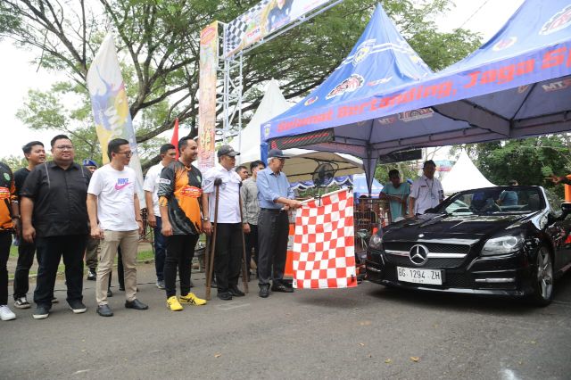 Buka Drag Race dan Drag Bike Piala Gubernur, Wagub Harap Menghasilkan Bibit-Bibit Berbakat