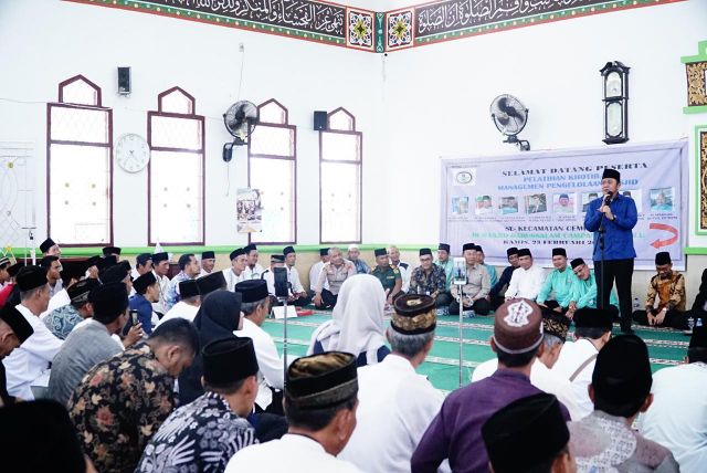 Pembukaan Pelatihan Khotib/Da’i serta Managemen Pengelolaan Masjid