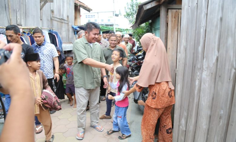 Warga 14 Ilir Antusias Sambut Kehadiran Herman Deru Safari Jumat di Masjid Ar Rohman