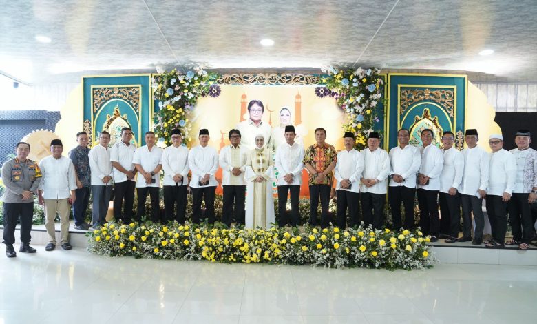 Usai Shalat Ied, RA Anita Silaturahmi Ke Griya Agung Bersama Forkopimda