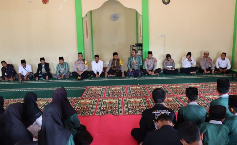 Kapolres Mura Kunjungi Pondok Pesantren Daarul Huffadz An-Nahdliyah untuk Perkuat Silaturahmi dengan Tokoh Agama dan Jalin Kemitraan