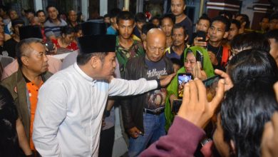 Usai Gelar Sholat Tarawih, Herman Deru  Langsung Tinjau Lokasi Kebakaran di Kelurahan 27 Ilir Kecamatan IB II Palembang