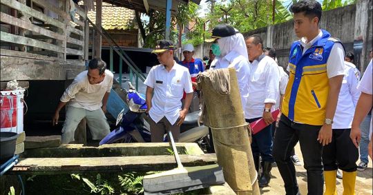 Tutupi Saluran Air dan Sebabkan Banjir, Pemkot Akan Bongkar Saluran Air di Karya Baru