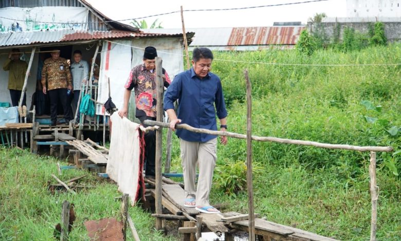 Sudah Tak Layak Huni, Herman Deru Tinjau Kondisi Rumah Ibu Azizah Untuk Program Bedah Rumah