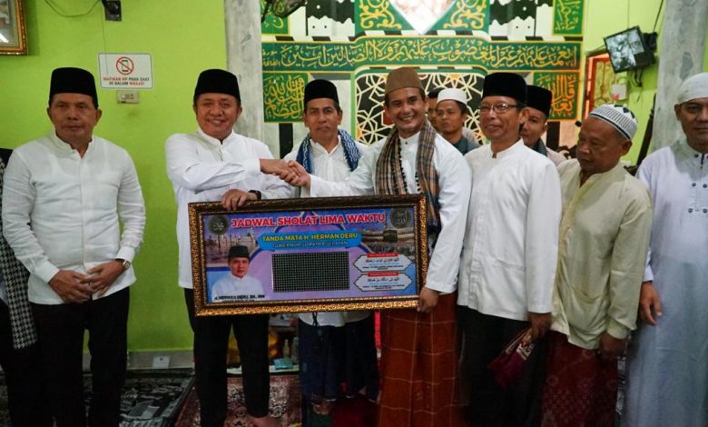 Kunker Ke Kota Prabumulih, Herman Deru Safari Jumat di Masjid Nursalimah 