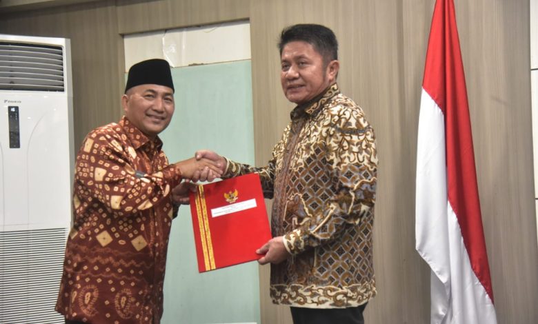 Serahkan SK Perpanjangan Pj Bupati Muba, Herman Deru Beri Pesan Khusus Untuk Apriyadi