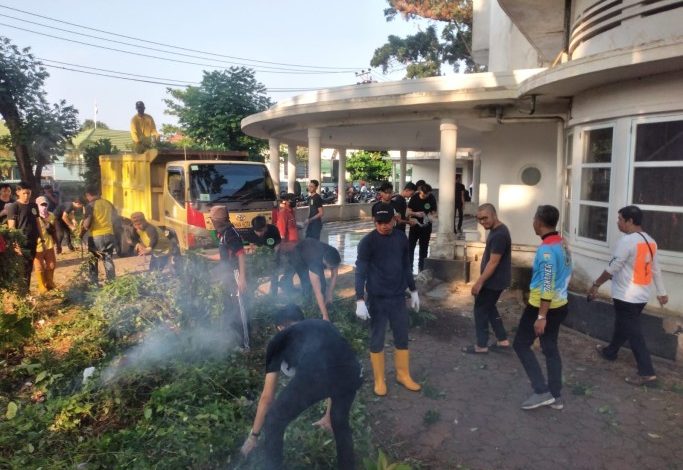 Usai Diserahkan ke Dinas Kebudayaan Palembang, Balai Pertemuan Mulai Dibersihkan