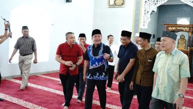 Berbagi di Hari Raya Idul Adha 1444 H, Gubernur Herman Deru Serahkan Sapi Qurban ke Sejumlah Masjid 