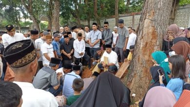 Pj Bupati Apriyadi Antar Langsung Mendiang Wakil Ketua Baznas Muba ke Pemakaman