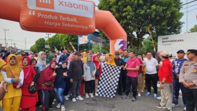 Ribuan Masyarakat Martapura Turun Kejalan Meriahkan Jalan Sehat