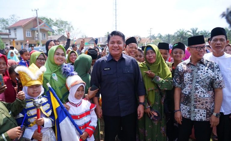 Hadiri Bersih Desa di Kabupaten OKU, Herman Deru Dengar Langsung Keluhan Warga