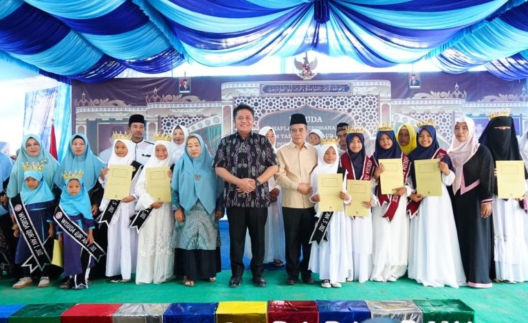 Hafal Al-Qur’an 30 Juz, Herman Deru Hadiahi Septa Anggira Umroh Gratis