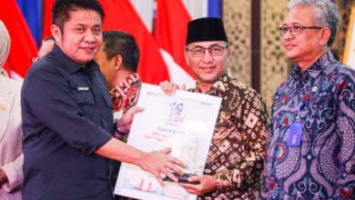 Pj.Bupati H. Apriyadi Mahmud Terima Sertifikat 1001 Inovasi Energi Baru Untuk Negeri Dari Bumi Sriwijaya