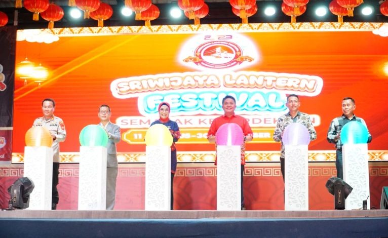 Herman Deru Buka Sriwijaya Lantern Festival Sebagai Destinasi Wisata Budaya Terlengkap di Kota Palembang