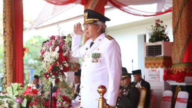 Upacara Penurunan Bendera HUT RI Dimeriahkan Marching Band dan Paduan Suara