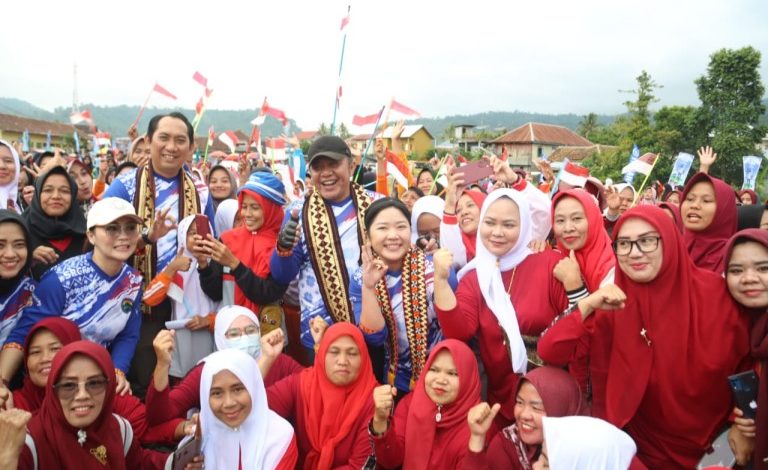 Warga Desa Kotabatu Warkuk OKUS, Antusias Sambut Kunker Gubernur Herman Deru