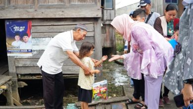 Feby Deru Santuni Korban Kebakaran Kelurahan Karanganyar Gandus