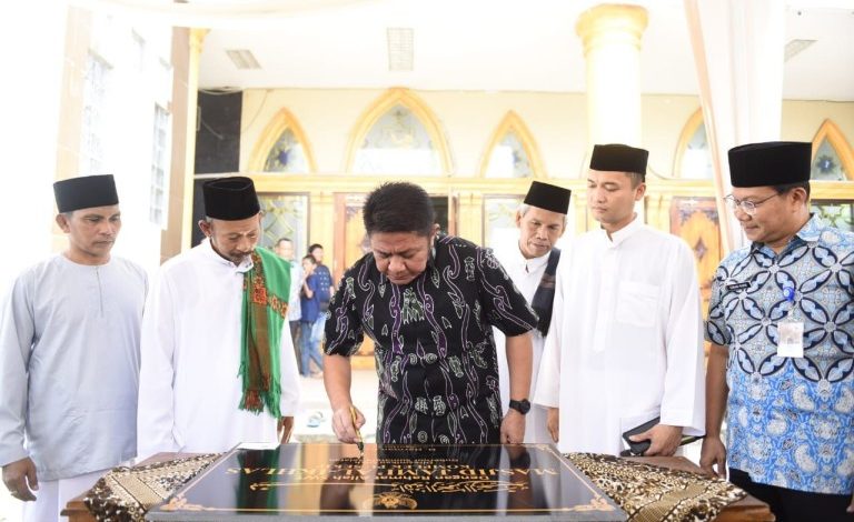 Resmikan Masjid Jami’ Al Ikhlas, Herman Deru Minta Pengurus Isi Kegiatan Masjid Dengan Rumah Tahfidz