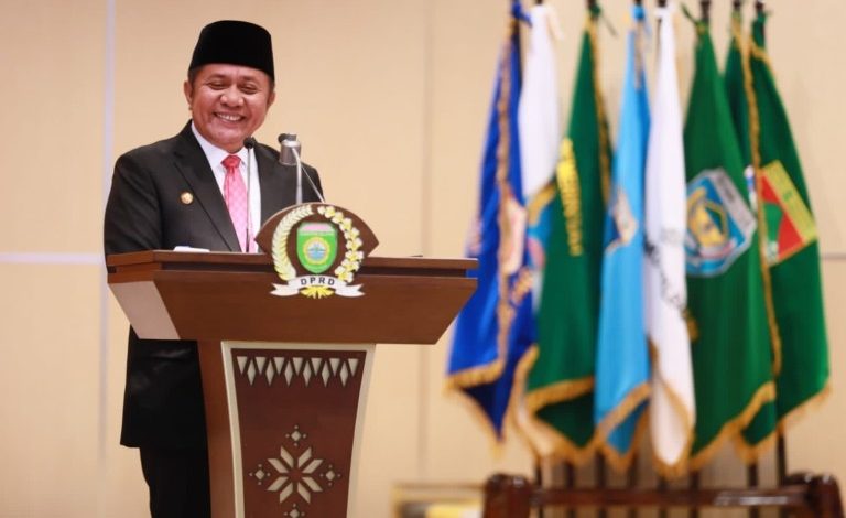 Gubernur  Herman Deru dan Ketua DPRD Sumsel Tandatangani Keputusan Bersama Raperda DPRD TA 2024