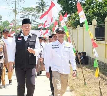 Wakil Bupati Sholehein Bersama Sekda OKU Selatan Rahmatulah Tanam Pohon di Desa Mekarjaya