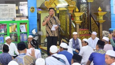 Safari Jumat di Masjid Nur Ramadhan, Herman Deru Disambut Antusias Para Jemaah