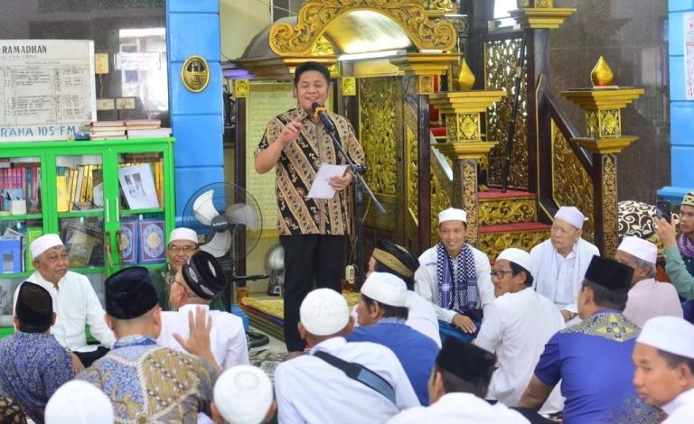 Safari Jumat di Masjid Nur Ramadhan, Herman Deru Disambut Antusias Para Jemaah