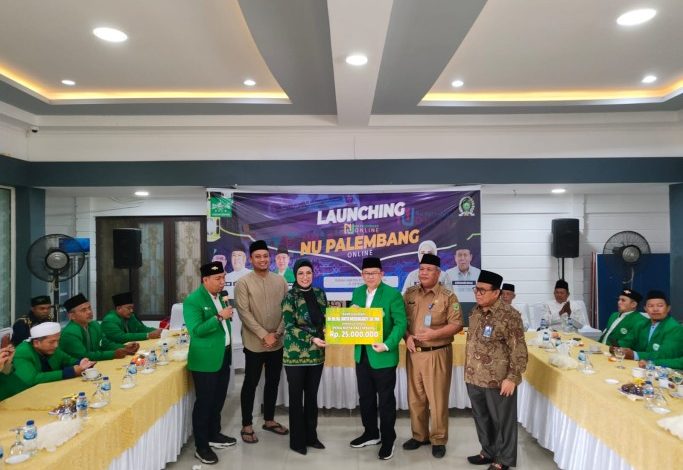 RA Anita Salurkan Bantuan Rp 25 Juta untuk Kantor PCNU Kota Palembang