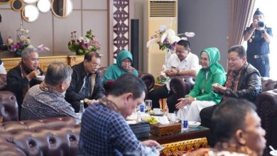 Ketua DPRD Sumsel Sambut Pimpinan dan Anggota Komisi XI DPR RI di Bandara Sultan Mahmud Badaruddin II