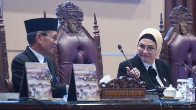 Ketua DPRD Provinsi Sumatera Selatan Melantik Nurmala Dewi Sebagai Dewan Penganti Antar Waktu (PAW)