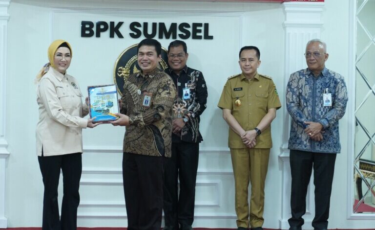 Ketua DPRD Sumsel dan Pj. Gubernur Terima Laporan BPK atas PT. BPD Sumsel Babel Tahun 2021-2022