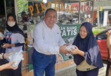 Aksi Nyata Caleg DPRD Provinsi Sumsel dari PKB Berikan Makan Siang Gratis kepada Masyarakat